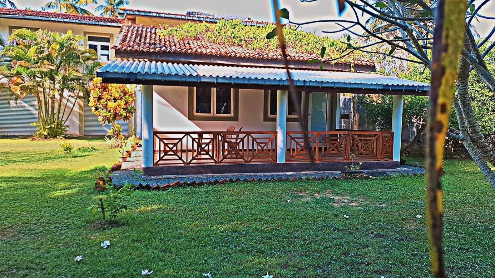 Raja Beach Hotel Balapitiya Exterior photo