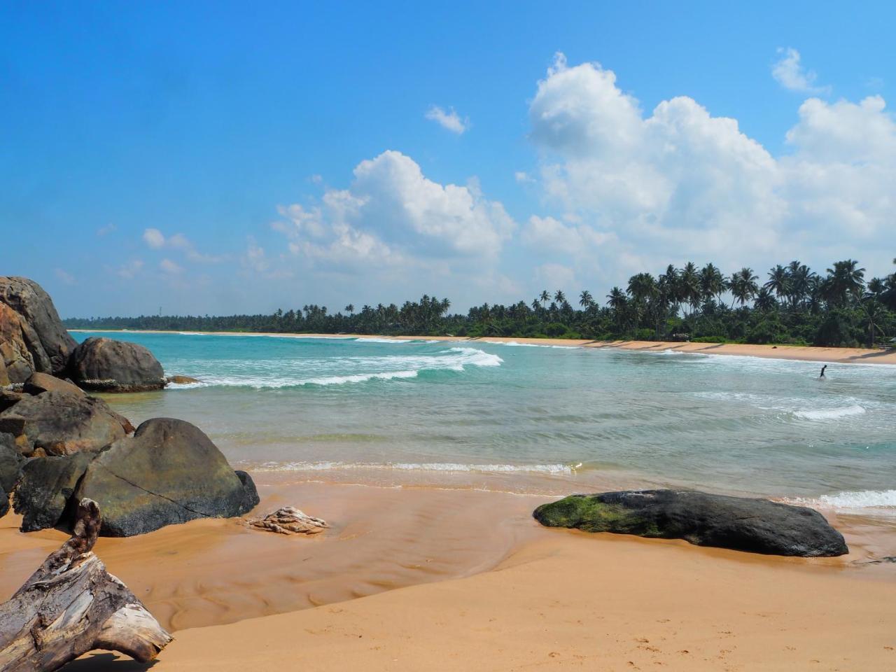 Raja Beach Hotel Balapitiya Exterior photo