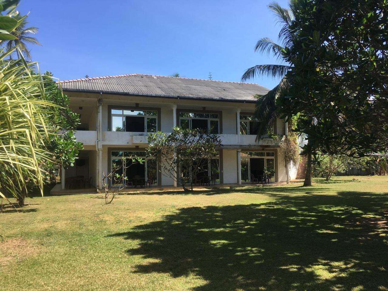 Raja Beach Hotel Balapitiya Exterior photo