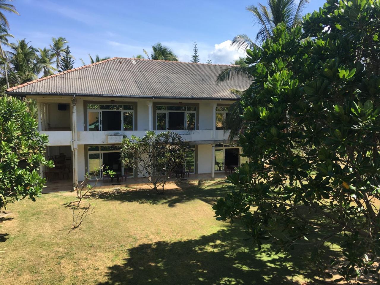 Raja Beach Hotel Balapitiya Exterior photo
