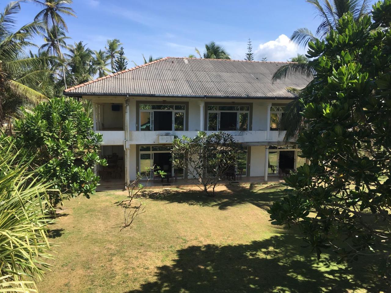 Raja Beach Hotel Balapitiya Exterior photo