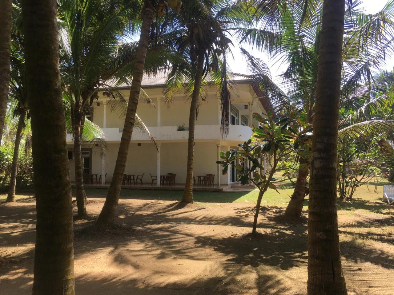 Raja Beach Hotel Balapitiya Exterior photo