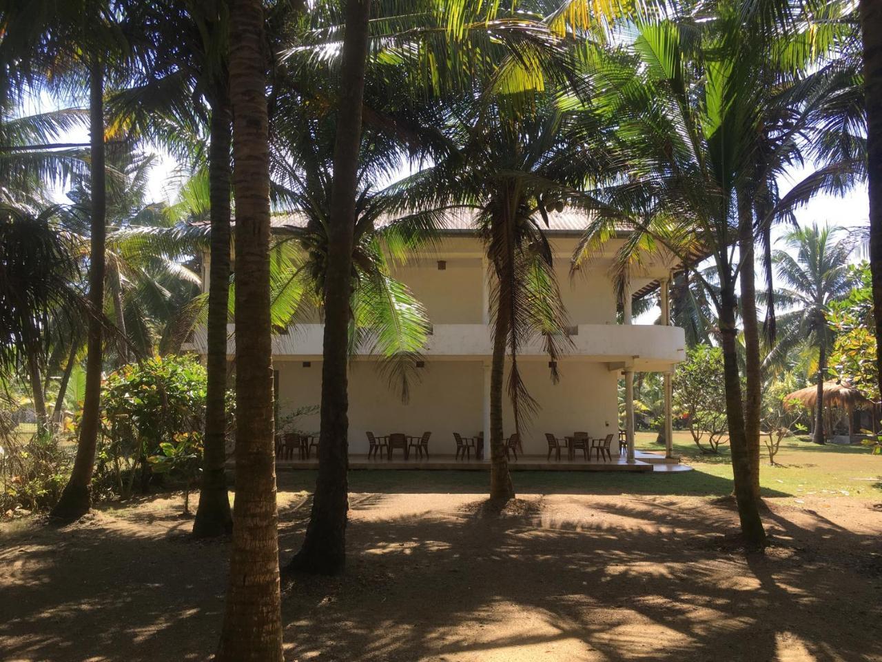 Raja Beach Hotel Balapitiya Exterior photo