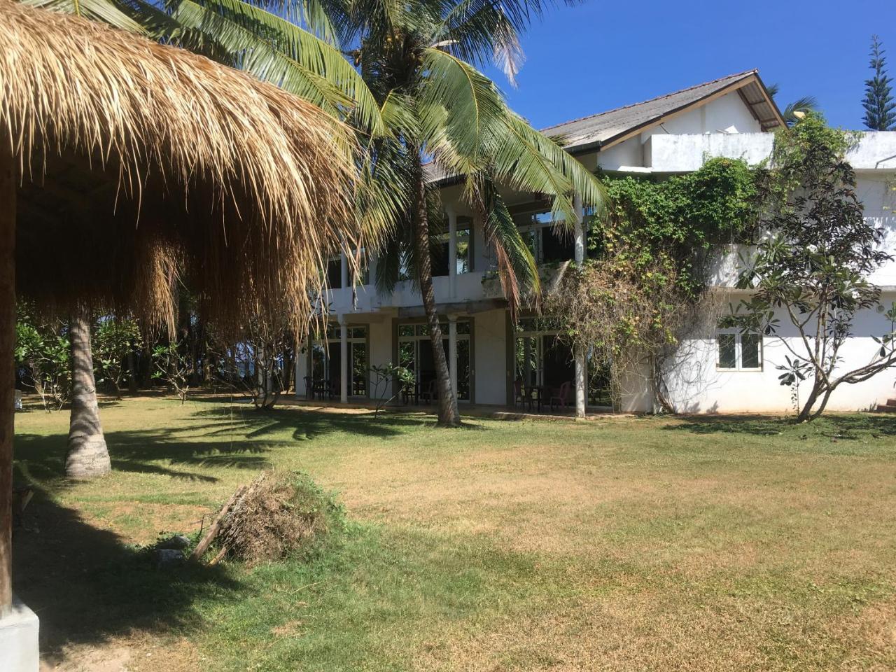 Raja Beach Hotel Balapitiya Exterior photo