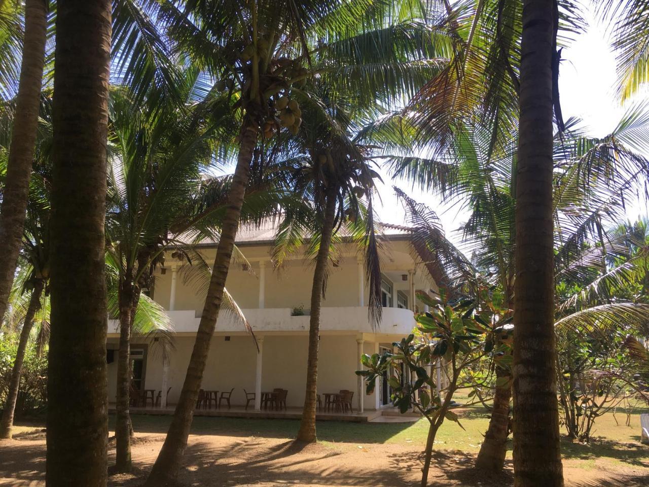 Raja Beach Hotel Balapitiya Exterior photo